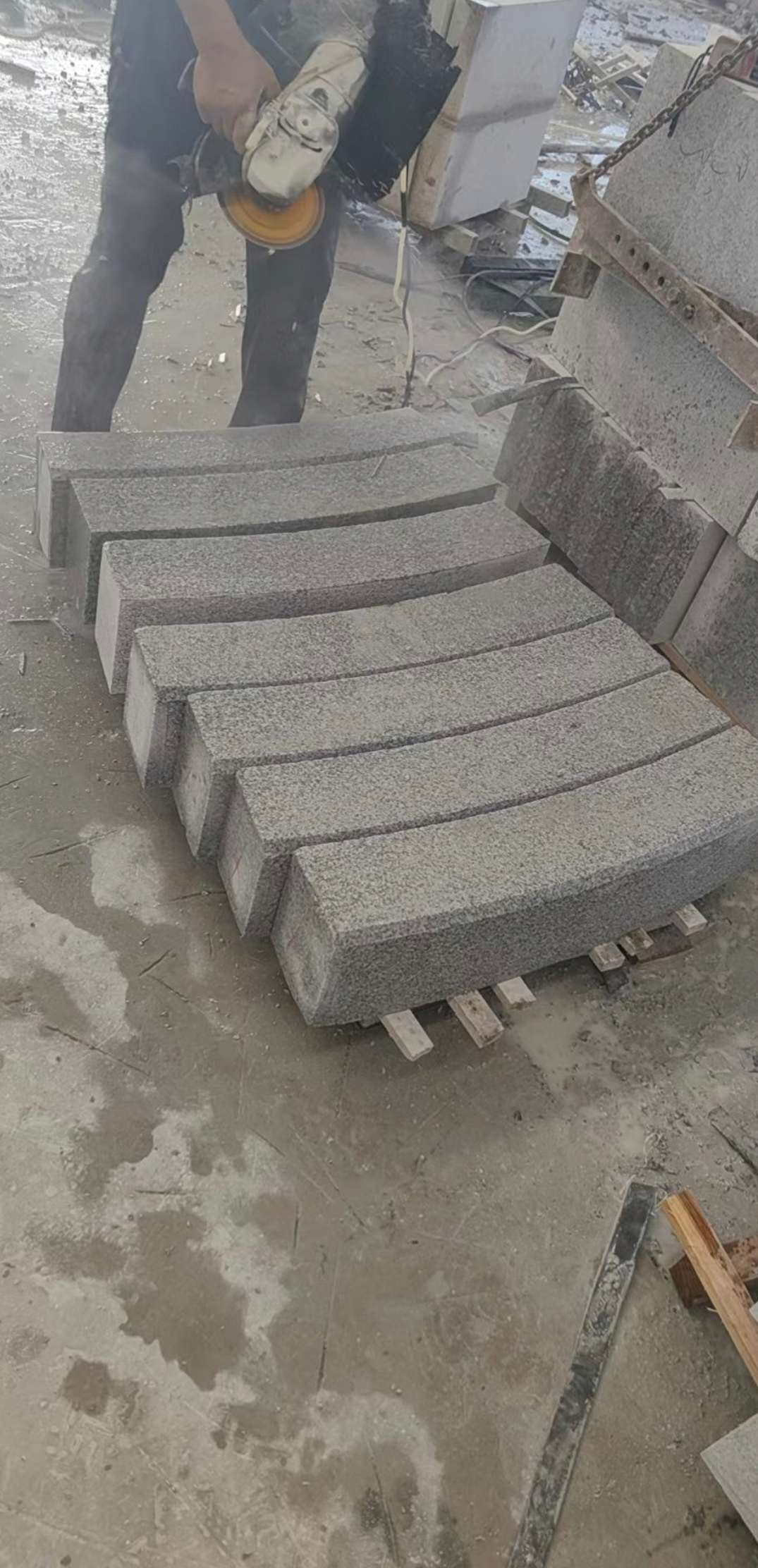 泉州芝麻白弧形路牙石