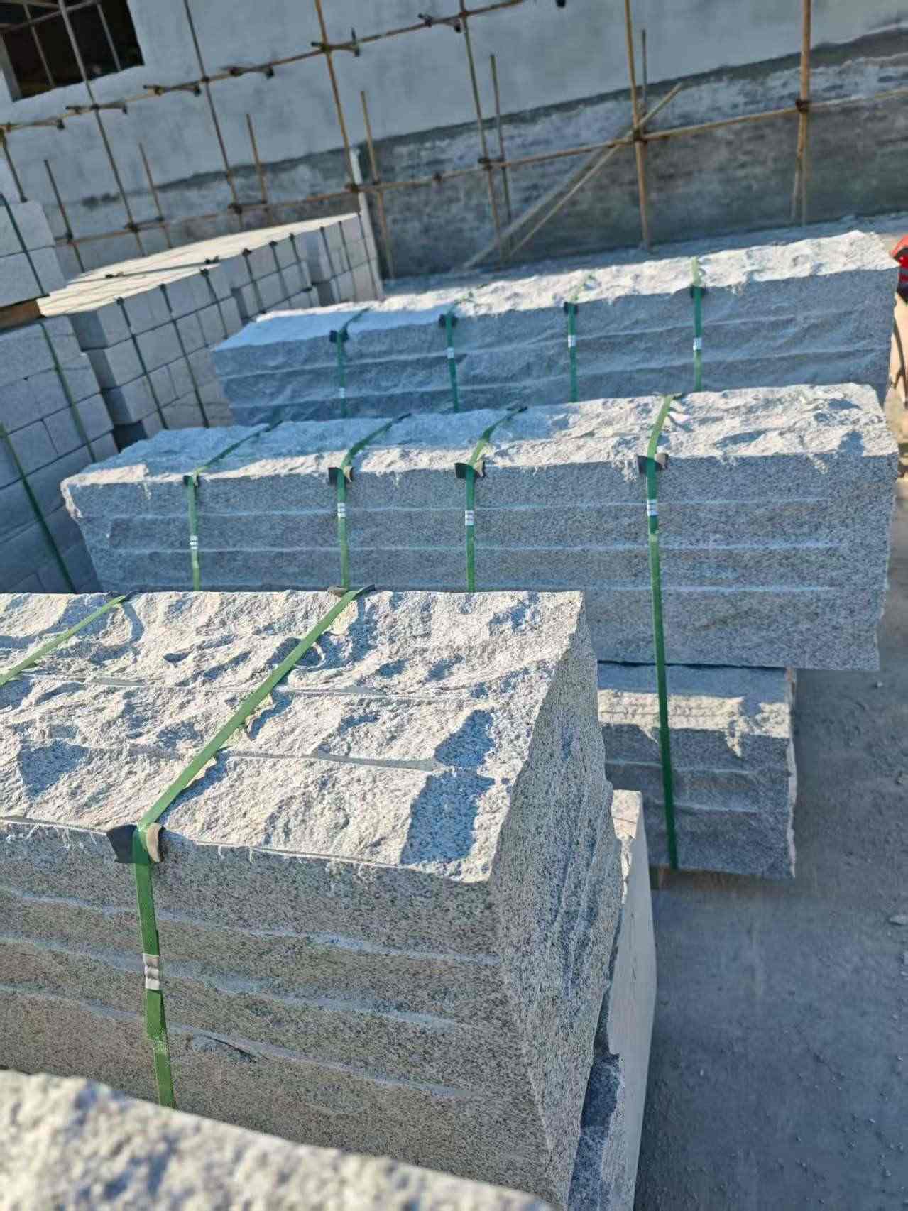 泉州芝麻白自然面整石 坐凳